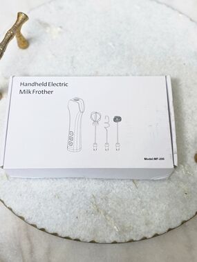 Handheld Electric Milk Frother 3 Speed USB Rechargeable 3 Whisk Heads MF-200